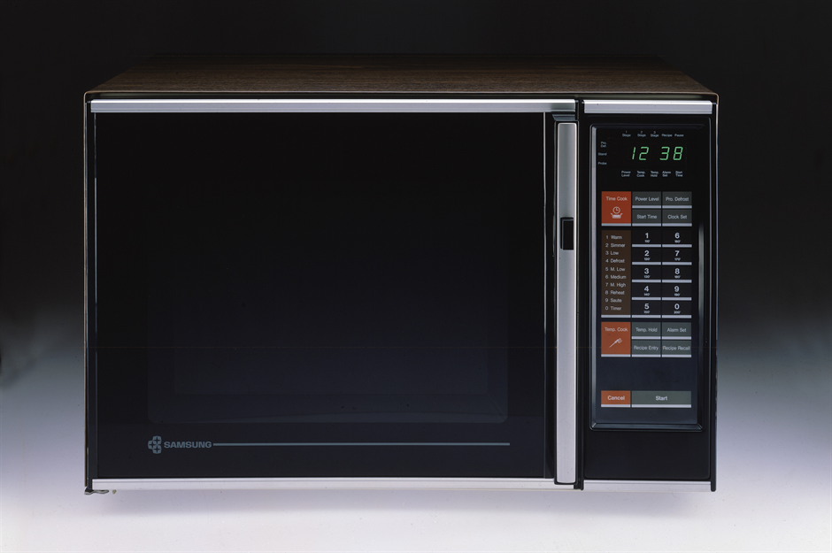 1976: microwave oven